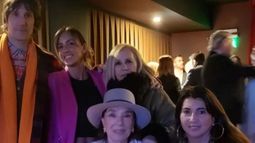 Graciela Borges junto a su hijo Juan Cruz Bordeu y amigos en la inauguración de la sala que lleva su nombre. .