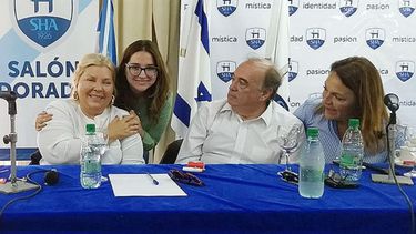 VISITA. Bortule con Carrió y Campagnoli, en el country SHA..