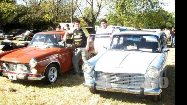 Clásicos. Los 404 fueron parte de la muestra del domingo en Derqui..