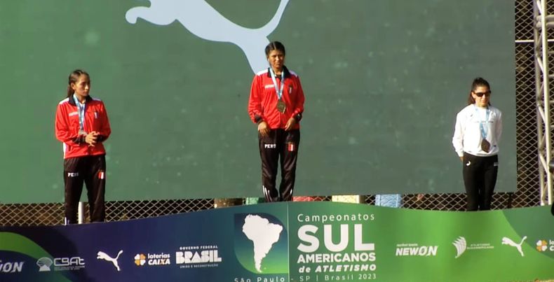 PODIO. Ocampo, en el tercer lugar, junto a las peruanas Valdivia y Rojas.