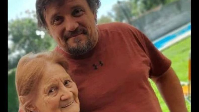 Gastón falleció ayer, un mes después que su madre Marta Gómez. .