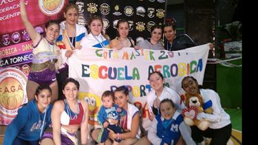 Las campeonas de Pilar posan durante el certamen disputado en La Feliz...