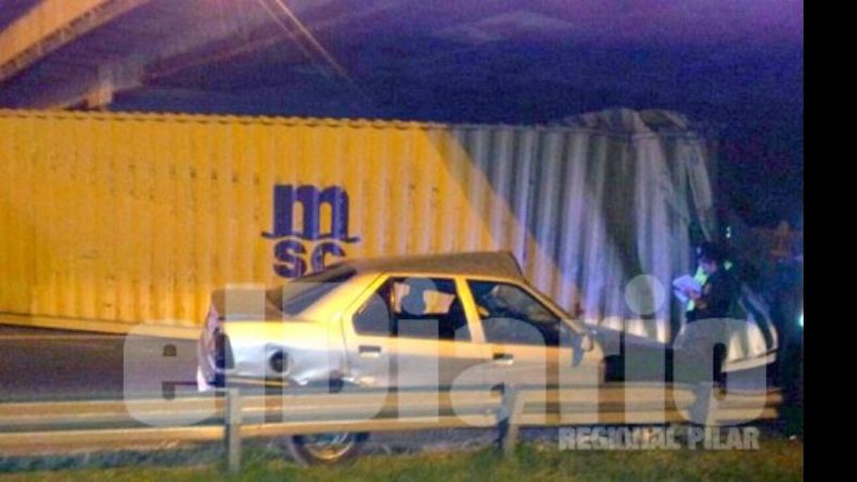 Al ser más bajo, los camiones lo embisten con sus cargas y acoplados..