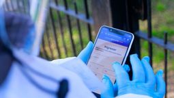 TESTEOS. Con rastreo y aplicaciones buscan que no haya casos ocultos..