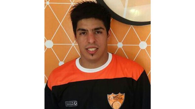 NUEVA CAMISETA. Nicolás Zárate ya tiene su lugar en La Catedral..