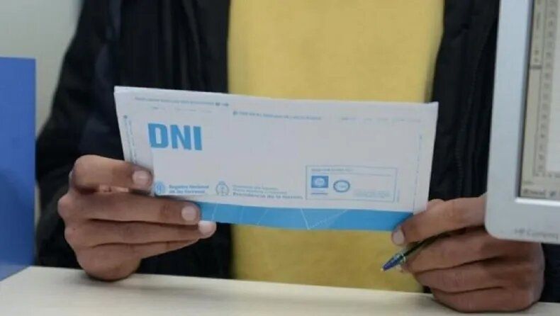 Tras el nuevo documento identidad que anunció el Renaper, estas son las versiones válidas del DNI para hacer trámites y salir del país.