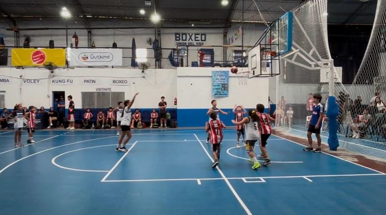 A JUGAR. Los chicos de Unión hicieron su estreno como locales.