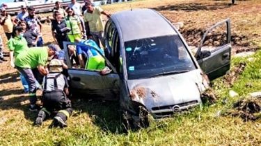 El conductor perdió el control del vehículo y chocó contra el guardarrail. Foto @pilaradiario.