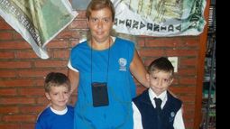 Familia Irigoyen Battaglia antes de partir para el primer día de clases. Colegio Mano Amiga..