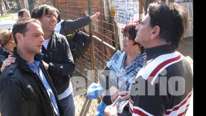 Bossio y Laurent caminaron por el barrio Luchetti..