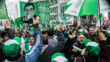 ATE definió hacer un paro a nivel nacional tras denunciar que los aumentos quedaron por debajo de la inflación. Además, sigue el conflictos por las paritarias. ATE definió hacer un paro a nivel nacional tras denunciar que los aumentos quedaron por debajo de la inflación. Además, sigue el conflictos por las paritarias.