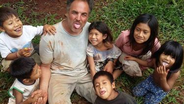 PIBES. Nemi con chicos de Misiones, donde Palabras ya tiene 10 sedes..