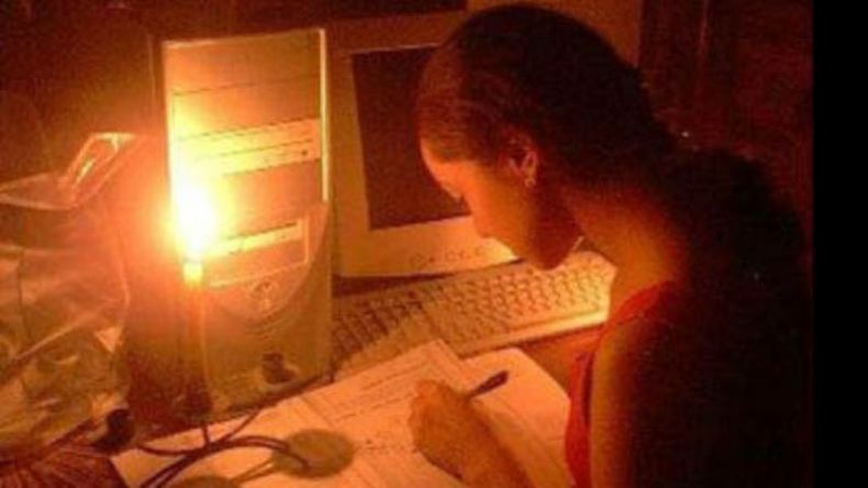 Los cortes de luz prolongados son moneda corriente en diferentes zonas..