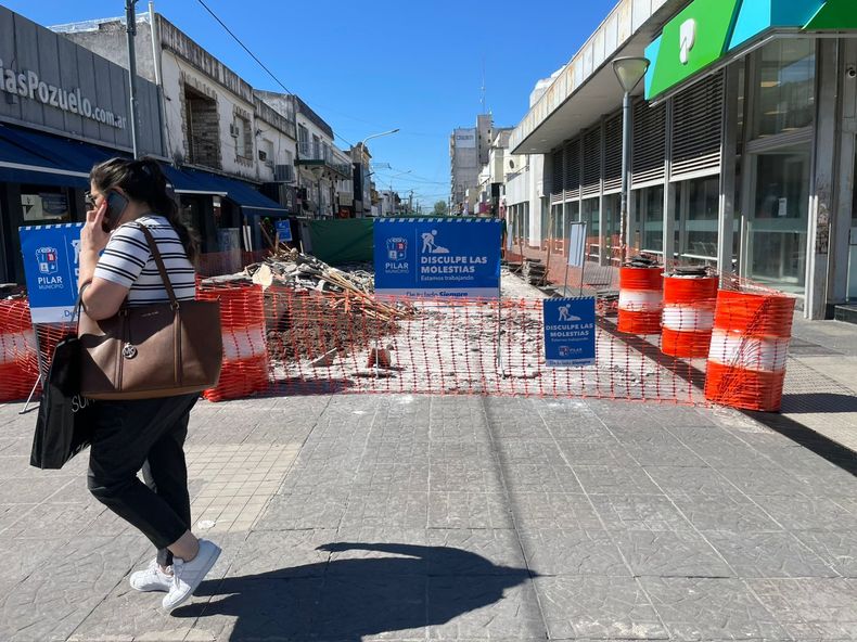 El tránsito peatonal sigue abierto mientras avanzan los trabajos en la peatonal.&nbsp;