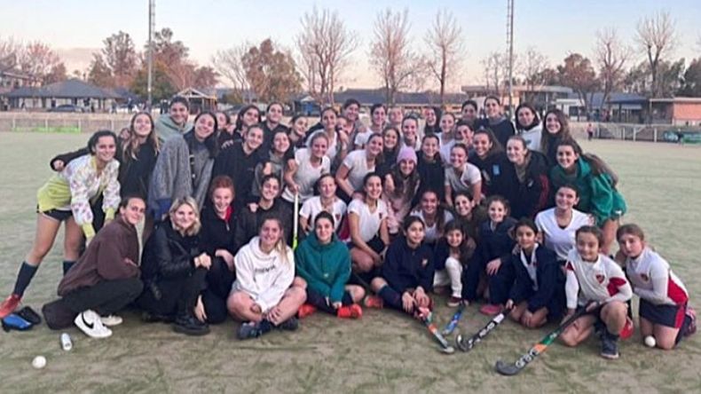 EQUIPO. St. Catherine’s arrancó con todo el Torneo Per-manencia A. .