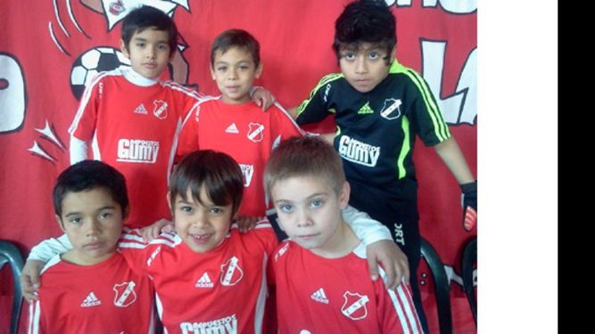 La categoría 2005 del Rojo se impuso por 3-2..
