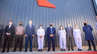 El presidente Alberto Fernández anuncia con su par ruso Vladimir Putin el inicio de la producción de la Sputnik en la Argentina. .