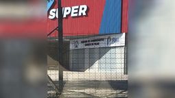 LA P DE PILAR. El cartel de la Cámara de Comerciantes Chinos de Pilar..