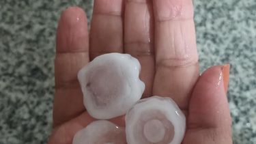 Intensa caída de granizo durante la madrugada en Pilar Intensa caída de granizo durante la madrugada en Pilar