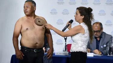 ESCENA EN EL CONGRESO. Las supuestas pruebas de a “magnetización” de un hombre. ESCENA EN EL CONGRESO. Las supuestas pruebas de a “magnetización” de un hombre.