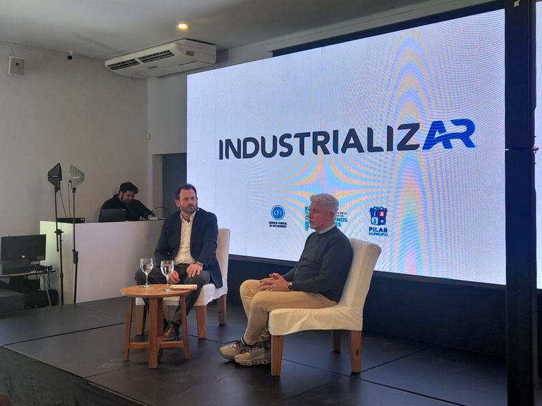 DURO. José Urtubey (izq.), planteó un panorama pesimista sobre la coyuntura económica.&nbsp;&nbsp;