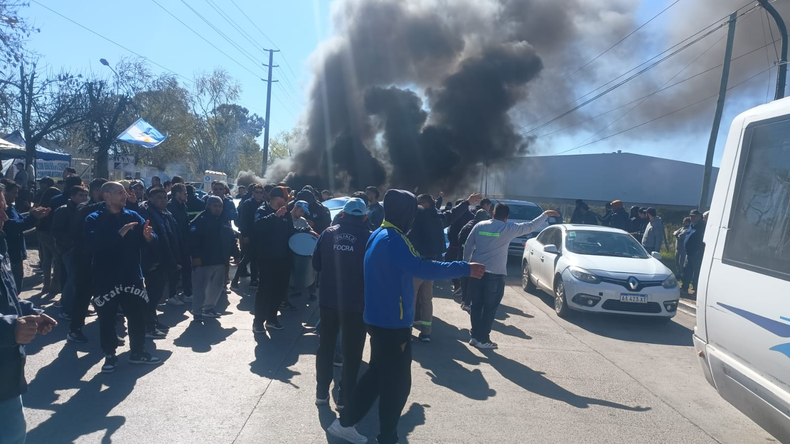 Trabajadores de ILVA mantienen el corte en la calle 9.