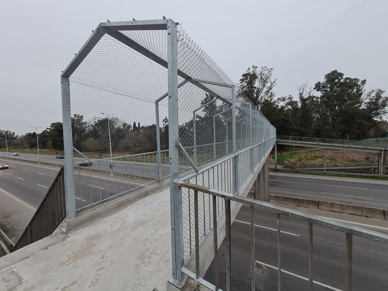 El nuevo puente peatonal a la altura de Fátima.