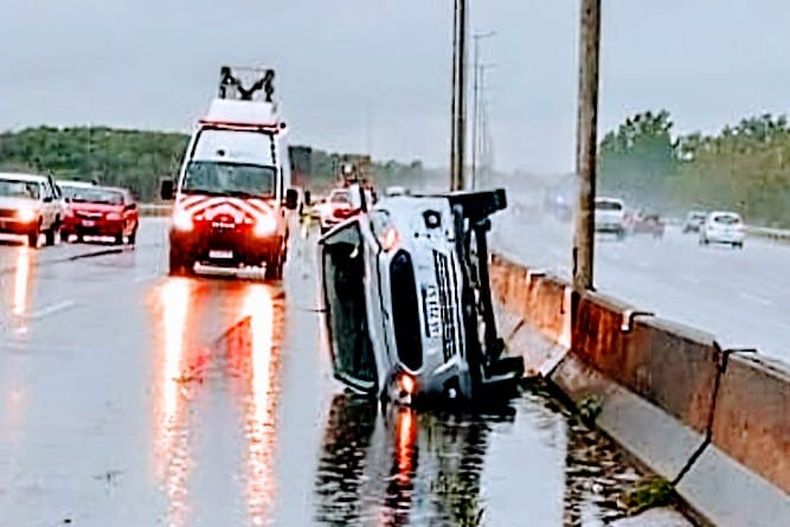 El accidente ocurrió este viernes, durante la tormenta.