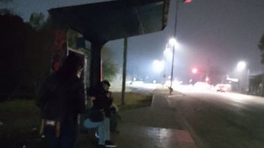 Falta luminaria en la ruta 8 entrada al barrio Pinazo. @MunicipioPilar, todos laburantes, no queremos que nos afanen. Olga / @OlgaGallardo74.