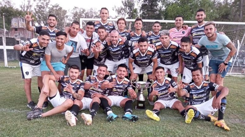 TRIPLE CORONA. El equipo de Malvinas, que consagró en el último torneo..