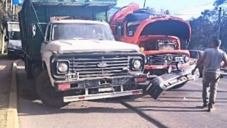Uno de los camioneros involucrados tuvo que ser hospitalizado. Foto @juancaimpacto.