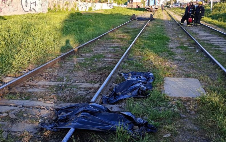 ESCENA DEL ACCIDENTE FATAL. La víctima tenía unos 50 años y todavía no fue identificada.