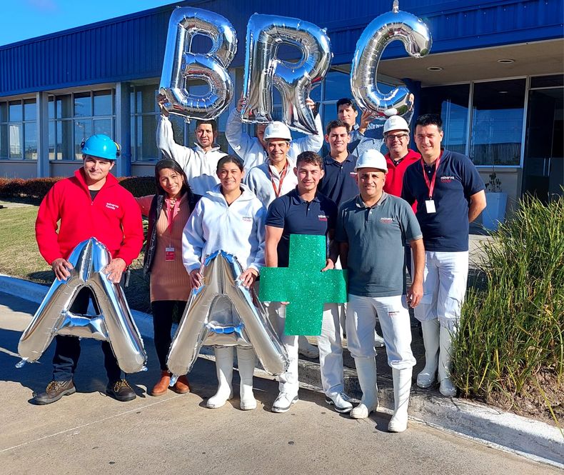 FESTEJO. El equipo de Minerva Foods Pilar celebró el logro obtenido. &nbsp;