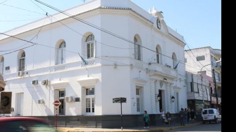 MUNICIPIO. Esperan ingresos de tasas para terminar de abonar los haberes..
