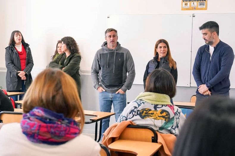 ENCUENTRO. Achával y Peralta se reunieron con docentes de la Universidad.