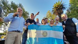 ES CON TODOS. Bullrich reunió a la mayoría de sus precandidatos en la plaza de Pilar. &nbsp;
