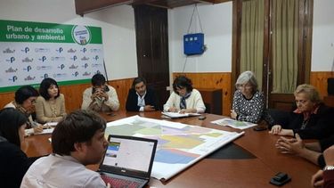 TRABAJO. Una de las reuniones de las que el martes se verán resultados..