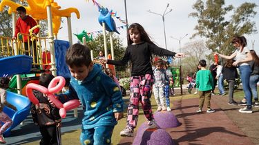 JUEGOS. La plaza tiene espacios recreativos, de descanso y canchas deportivas.&nbsp;