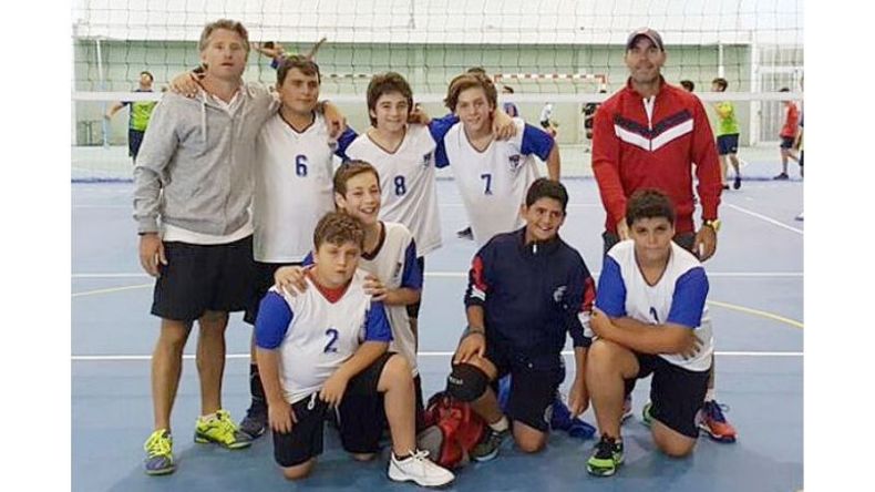 DERROTA. La Sub 13 pilarense cayó por 25-12 y 25-6..