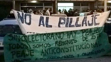 Anoche hubo asamblea de vecinos (foto: Adrián Maciel)..