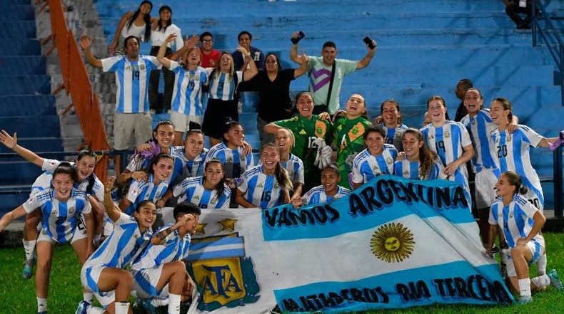 ALEGRÍA. La Selección Argentina Sub 20 clasificó al Mundial con Belén Ludueña y Annika Paz.