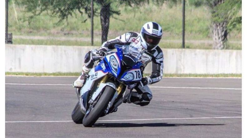 A RODAR. Fasci ya probó la BMW S1000RR, durante una prueba..