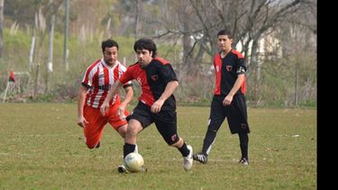 ANTECEDENTE. Atlético y Derqui se cruzaron el 11 de julio pasado, por el Oficial de la Liga Escobarense..