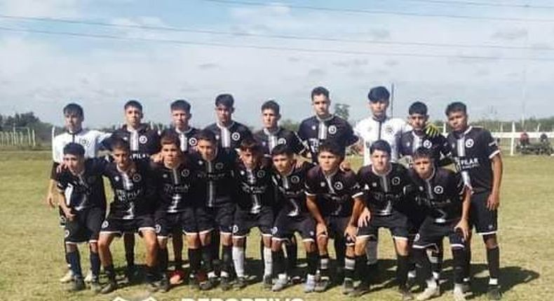 EQUIPO. La Sexta División de Real Pilar debutó con goleada en Laferrere.