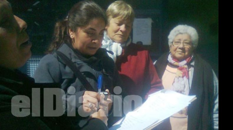 Vecinas reúnen firmas para reclamar la reapertura del Registro Civil..