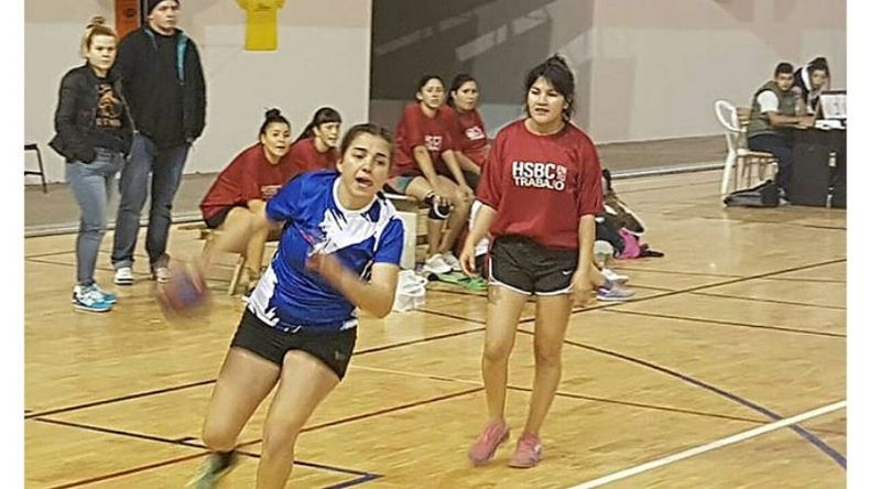 Las chicas de Muni golearon 25-8..