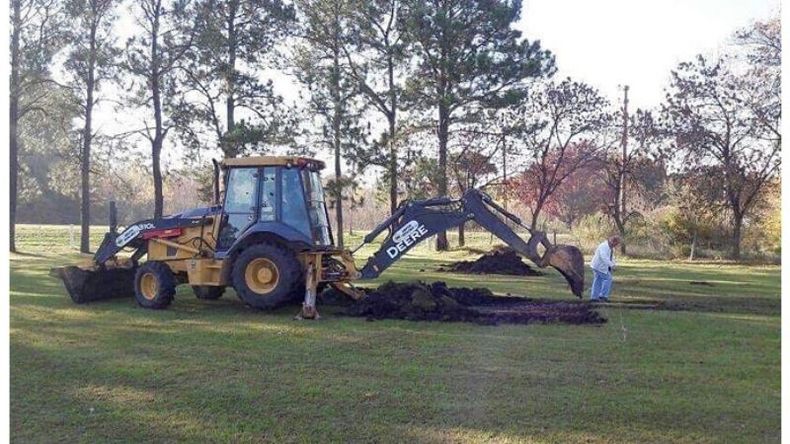 TERRENO. En el Cenotafio se prepara la pista para recibir al Hércules..