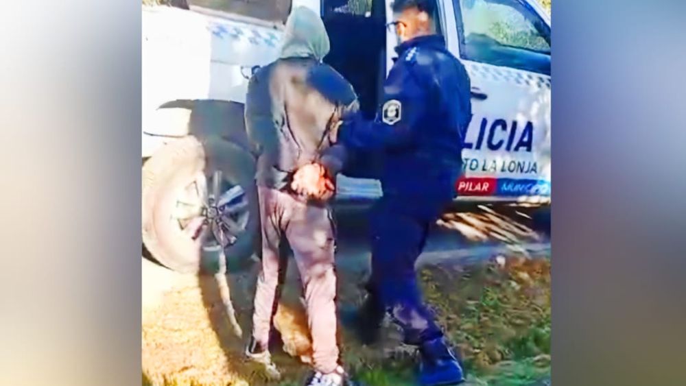 El ladrón fue sorprendido y arrestado en su domicilio.