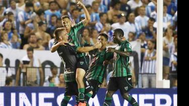 CILÍNDRICO. Daniel González celebra su gol de media distancia en Avellaneda..