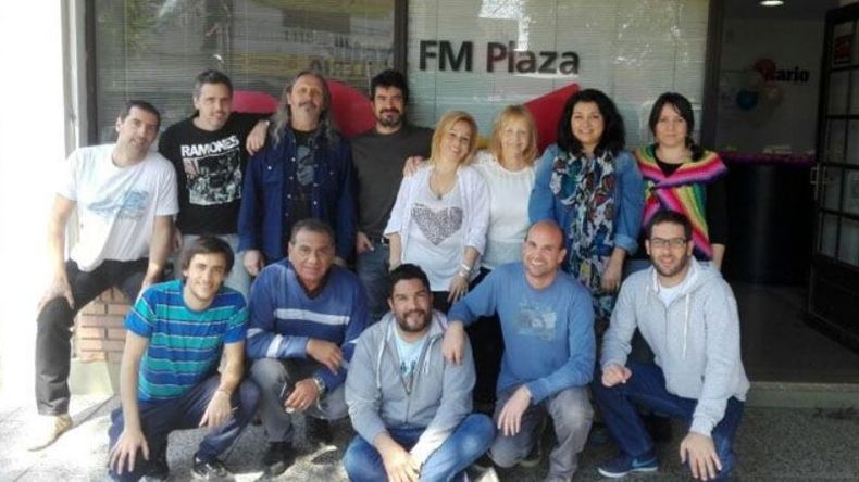 VELITAS.. Justo el Día de la Primavera, festejo de cumpleaños de Graciela Labale con sus compañeros de El Diario..